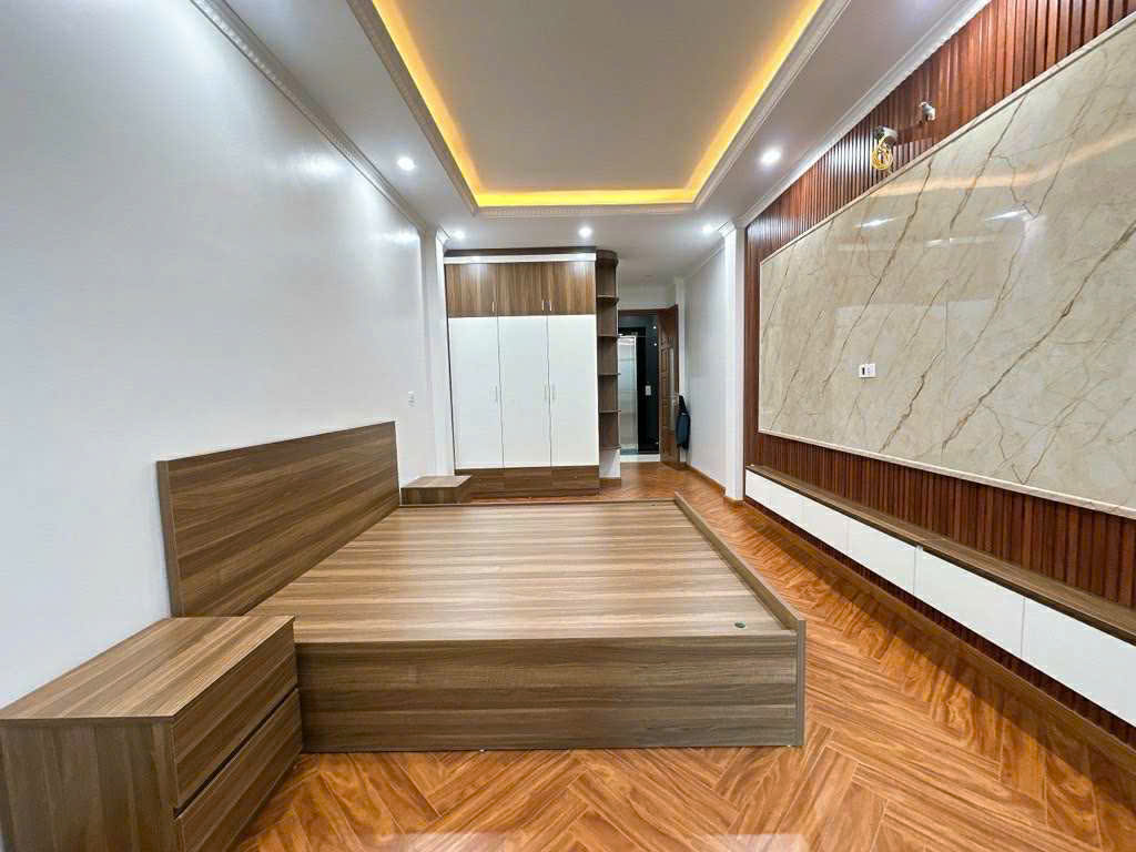 Bán nhà Định Công Thượng 34m 6 tầng mặt tiền 3.5m giá 10.9 tỷ